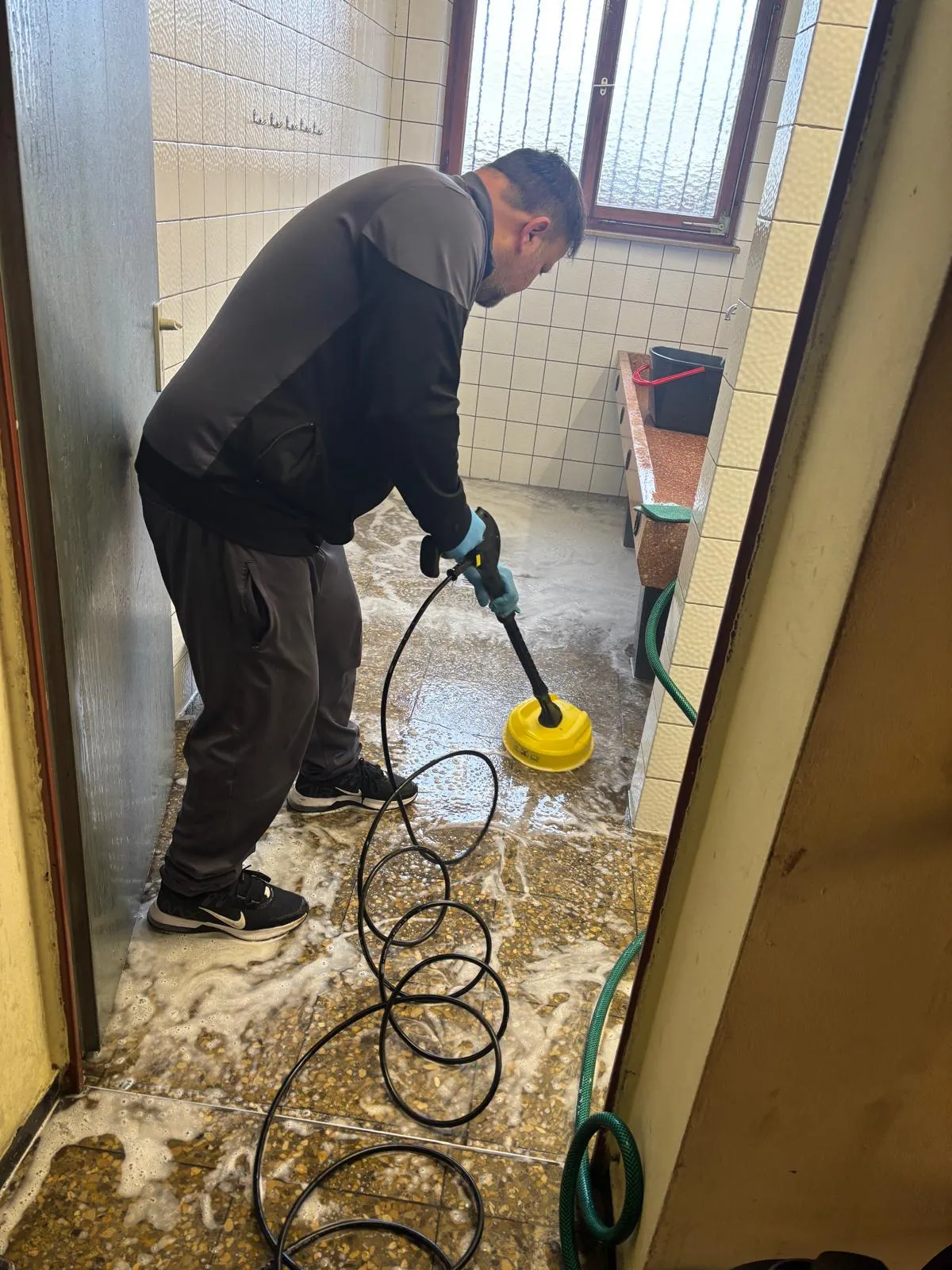 MPA Gebäudeservice bei der Grundreinigung im Einsatz