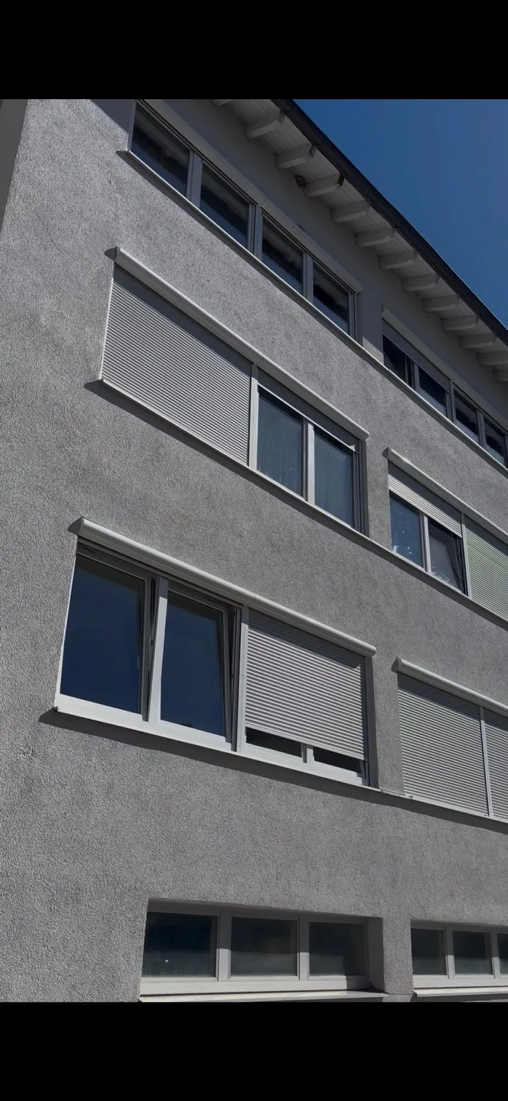Gebäudefenster nach der Reinigung